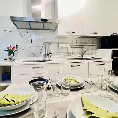 New And Elegant On The Navigli Netflix E Milano